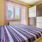 شقة Senka